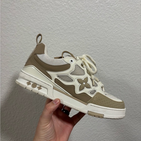 Other - 🔥LV Trainers beige